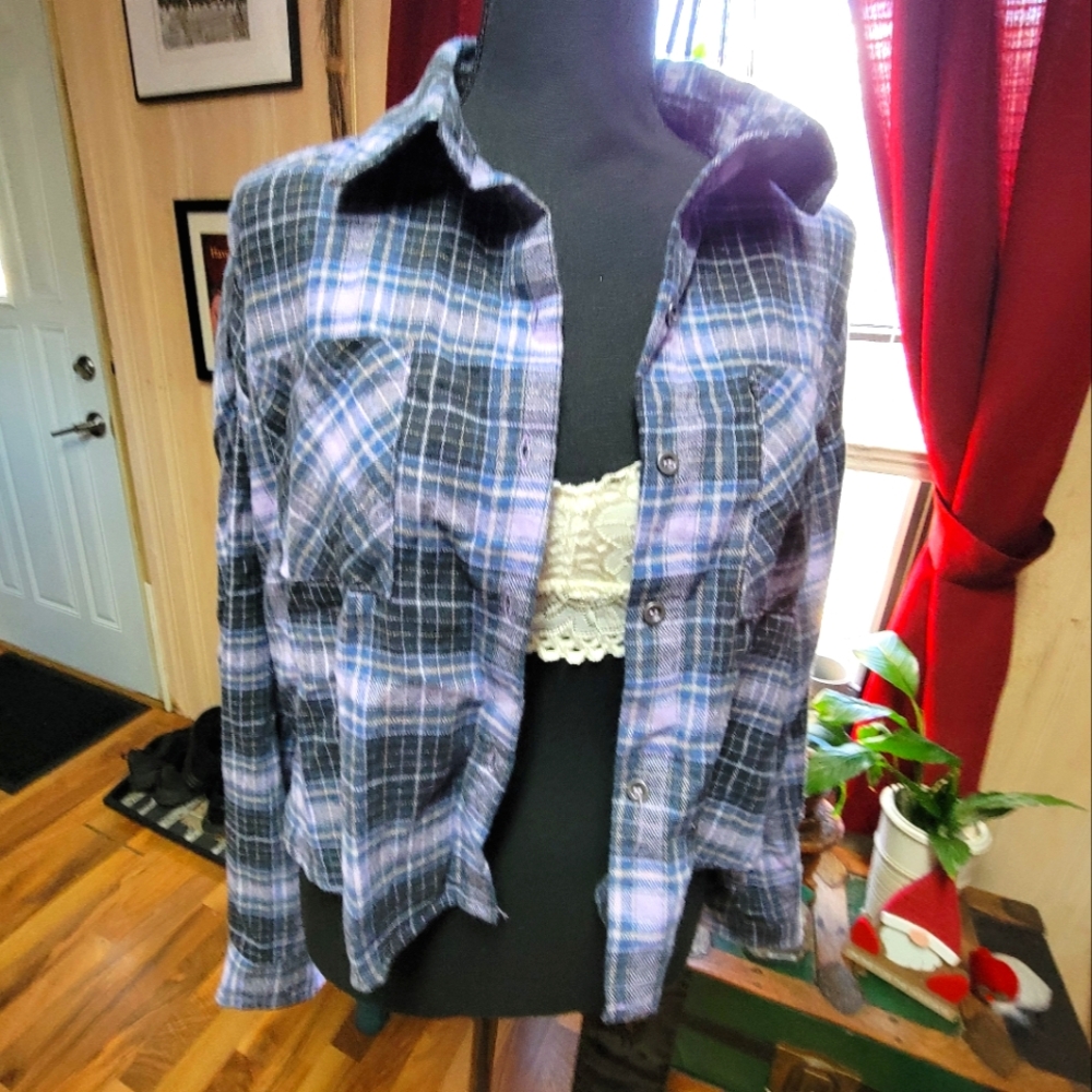 Charlotte Russe Women size medium cropped flannel